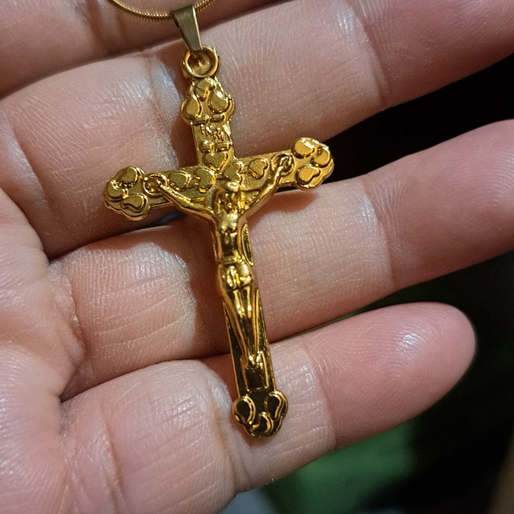 Gold Crucifix Pendant Necklace - Classic Women Jewelry